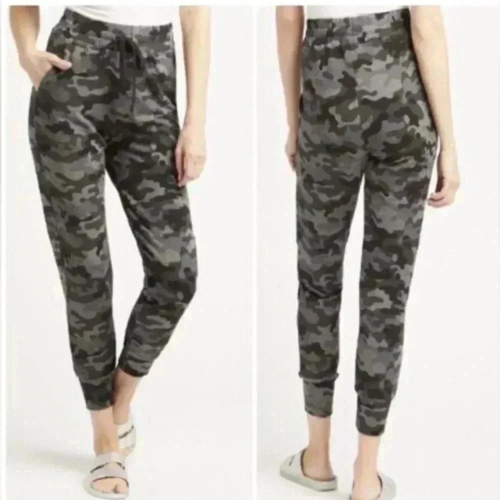 Sundry Grey Camo Cropped Pocket Jogger from Evereve Sz 3 /Medium EUC. USA made